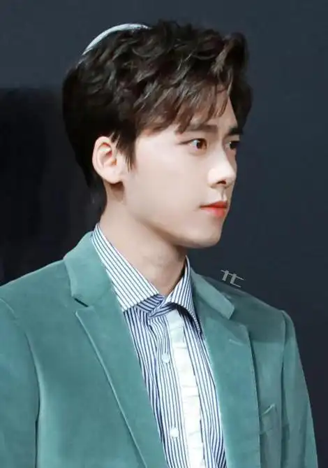 现在才知道,演员李易峰被封杀原因,原来是因为"她"李沁