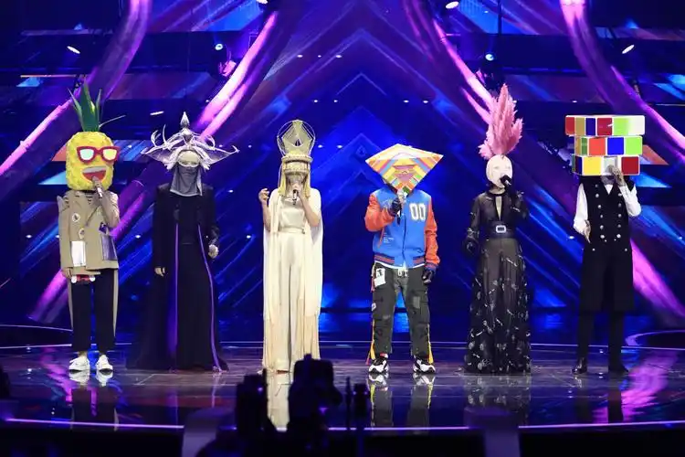 蒙面唱将猜猜猜扭扭转不停揭面竟是朱正廷