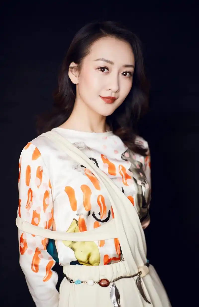 王鸥写真美图:花容月貌,艳丽动人