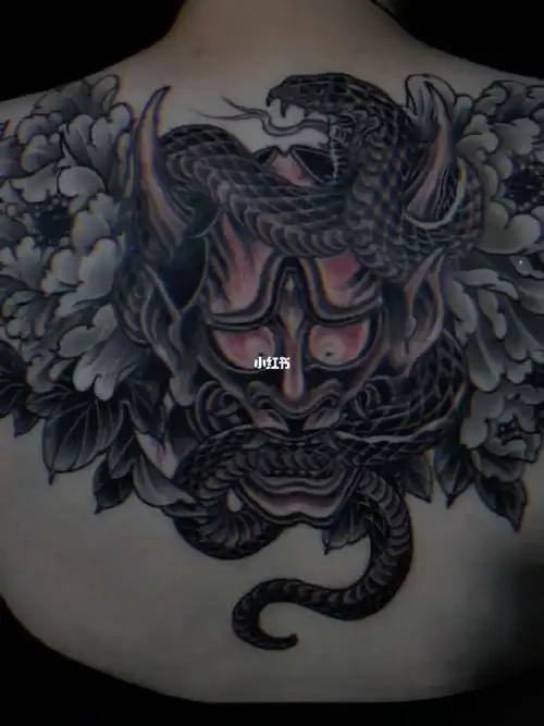 传统纹身 #女生纹身  #半背纹身