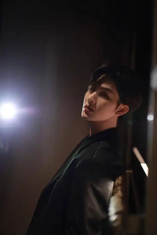 朱正廷的眼睛里藏着星辰大海!