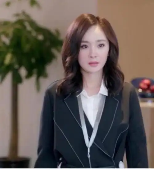 八大女星职业装pk刘亦菲a爆刘涛冷艳张天爱堪称空姐代言人