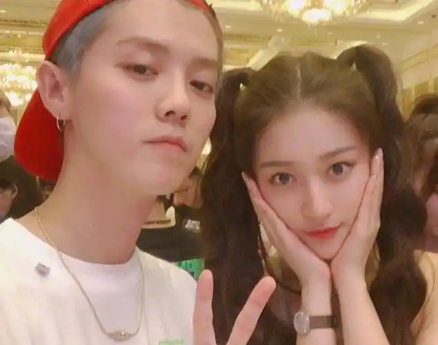 希望关晓彤和鹿晗两人最后能修成正果,为粉丝们做好恋爱的榜样!