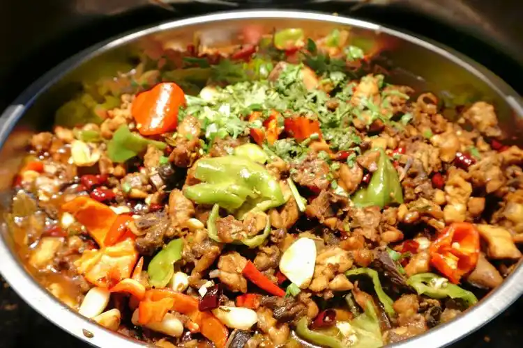 请朋友吃饭农家乐8道菜360元,啤酒喝了2箱,肉多量大没吃完