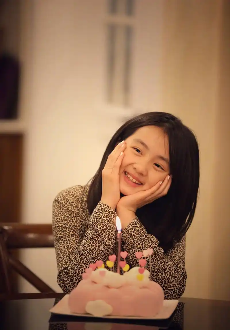 黄磊老婆晒多多的近照,会织毛衣会做饭,太厉害了!