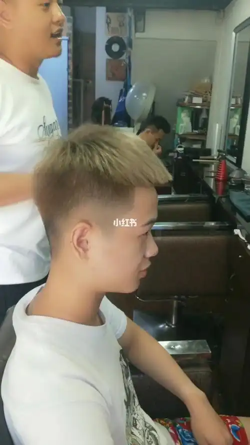 男生短发飞机头 适合学生党 免打理_学生党_美发沙龙_发型_南宁西乡塘