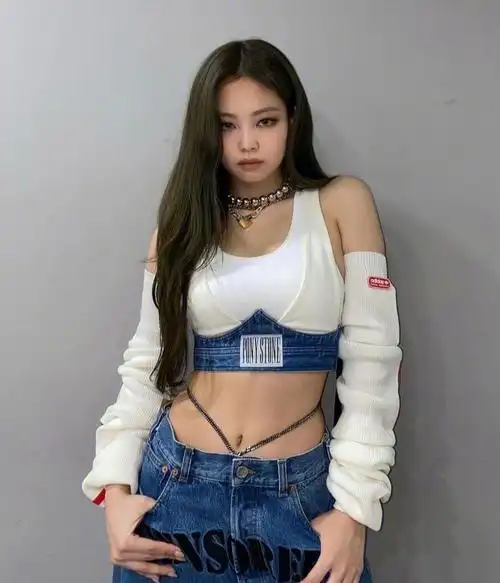 变美jennie的完美腰线