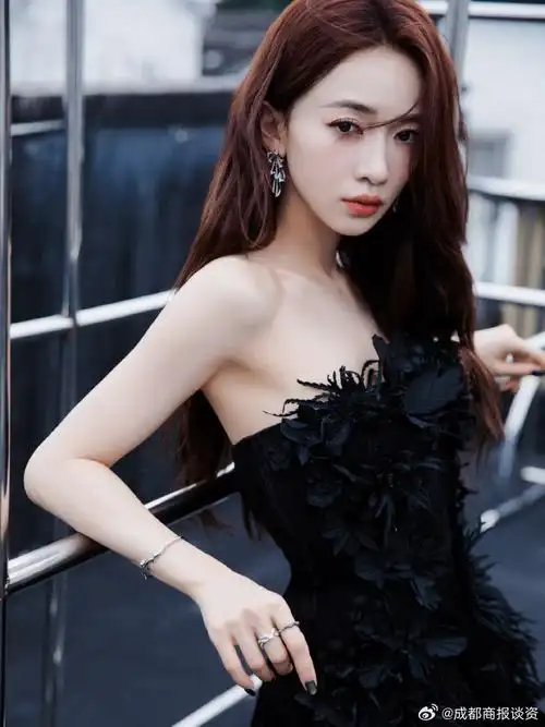 吴谨言glass盛典路透