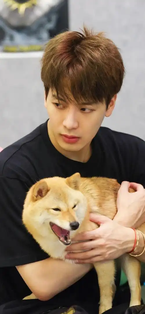 帅气boy王嘉尔壁纸