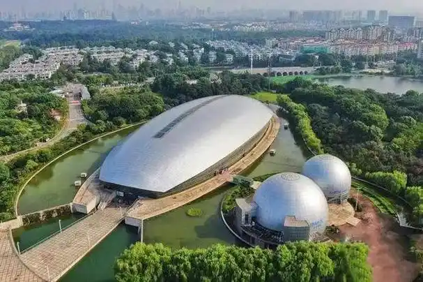 南京科技馆是一个现代化,多功能的科普活动场馆,位于中国江苏省南京市