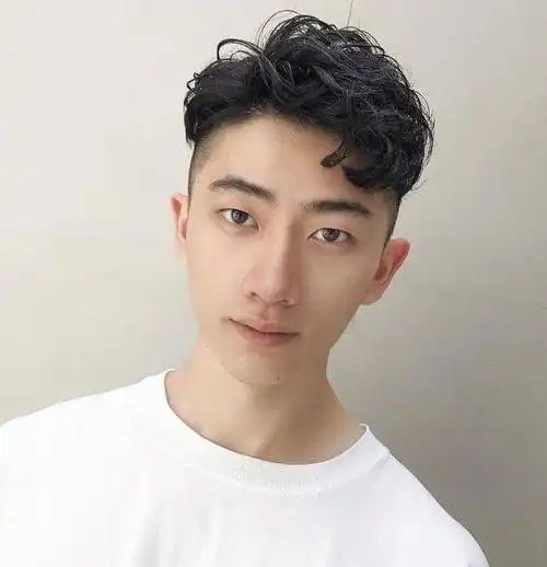 时尚好看烫短发图片 男生酷炫个性烫发发型