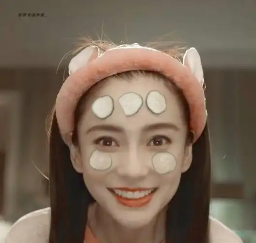 加嘟嘟嘴也太可爱了吧#angelababy用黄瓜敷眼睛##angelababy好可爱啊