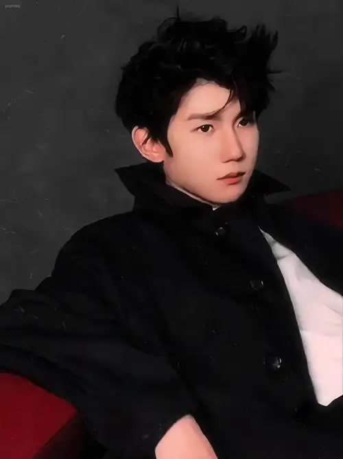 王源卷宗四月刊封面