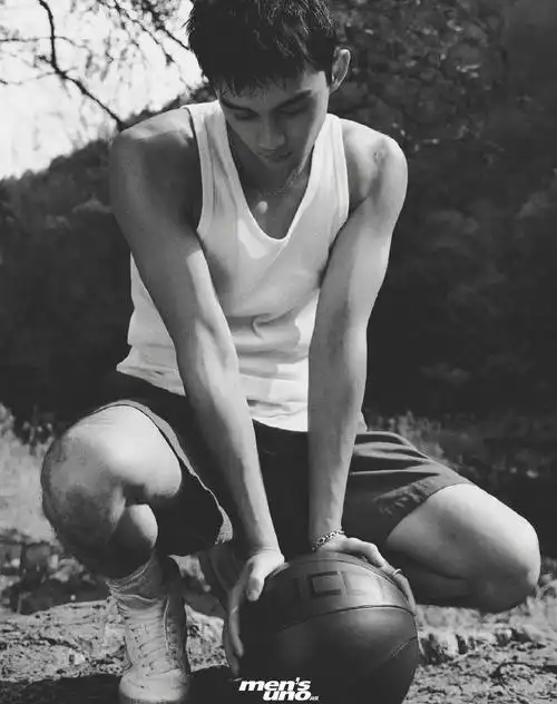 篮球少年吴磊 阳光帅气!