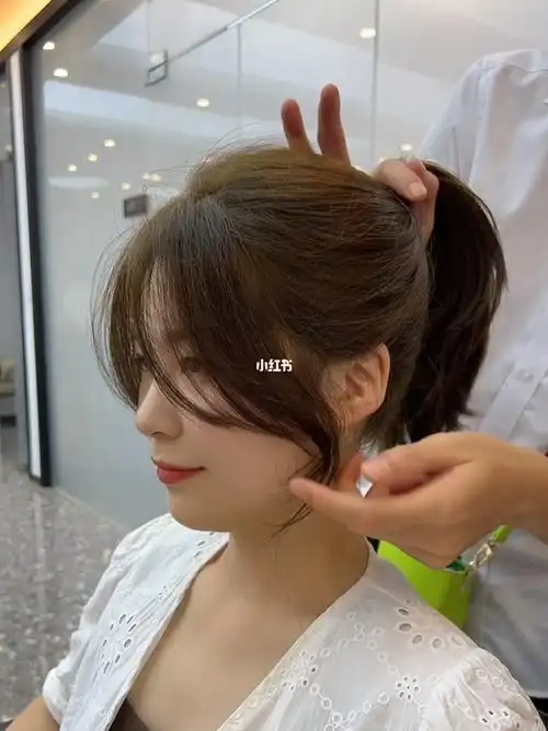 夏天不剪一款八字刘海你都不知道自己有多美