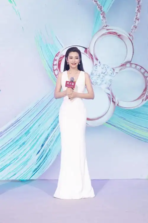 漫游青春与李冰冰共赏周大福青春88主题展