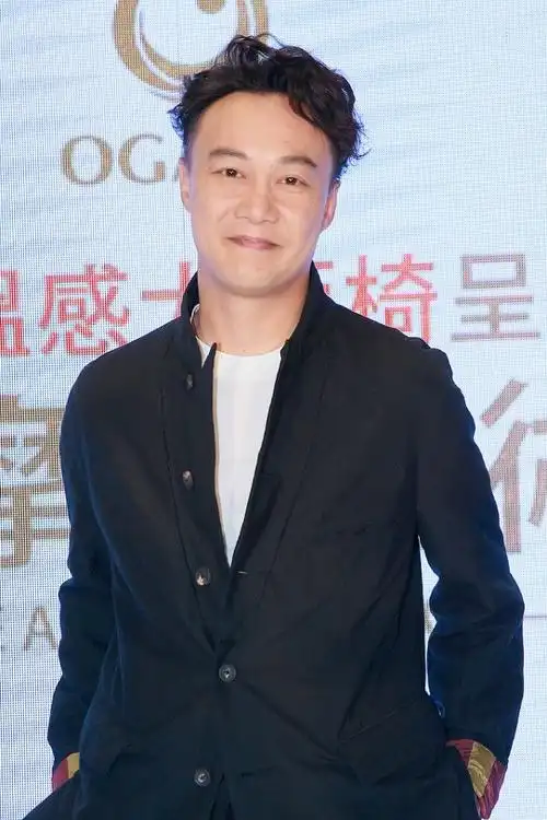 陈奕迅都奔五的年纪了还是那么的可爱不看发际线还是个小年轻