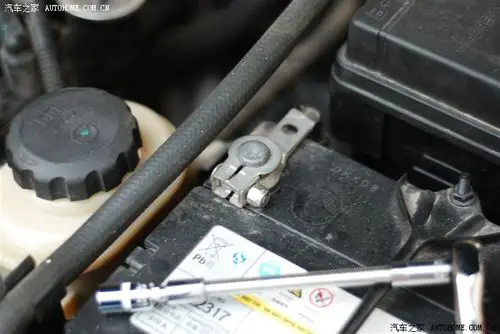 蓄电池的观察孔在哪?