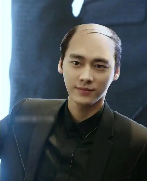 帅哥壁纸:如果你的男神秃顶了 你还喜欢吗 发型对颜值有多-小虾米