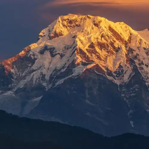 喜马拉雅山,这个被誉为"地球之巅"的雄伟山脉,是世界上最高的山峰