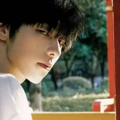 冷漠的男头像冷酷图片真人帅气个性的男生微信头像图片大全