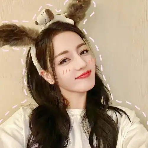 姐姐跟我撒娇呢～    头像|壁纸 已编辑    #迪丽热巴最美的石榴花