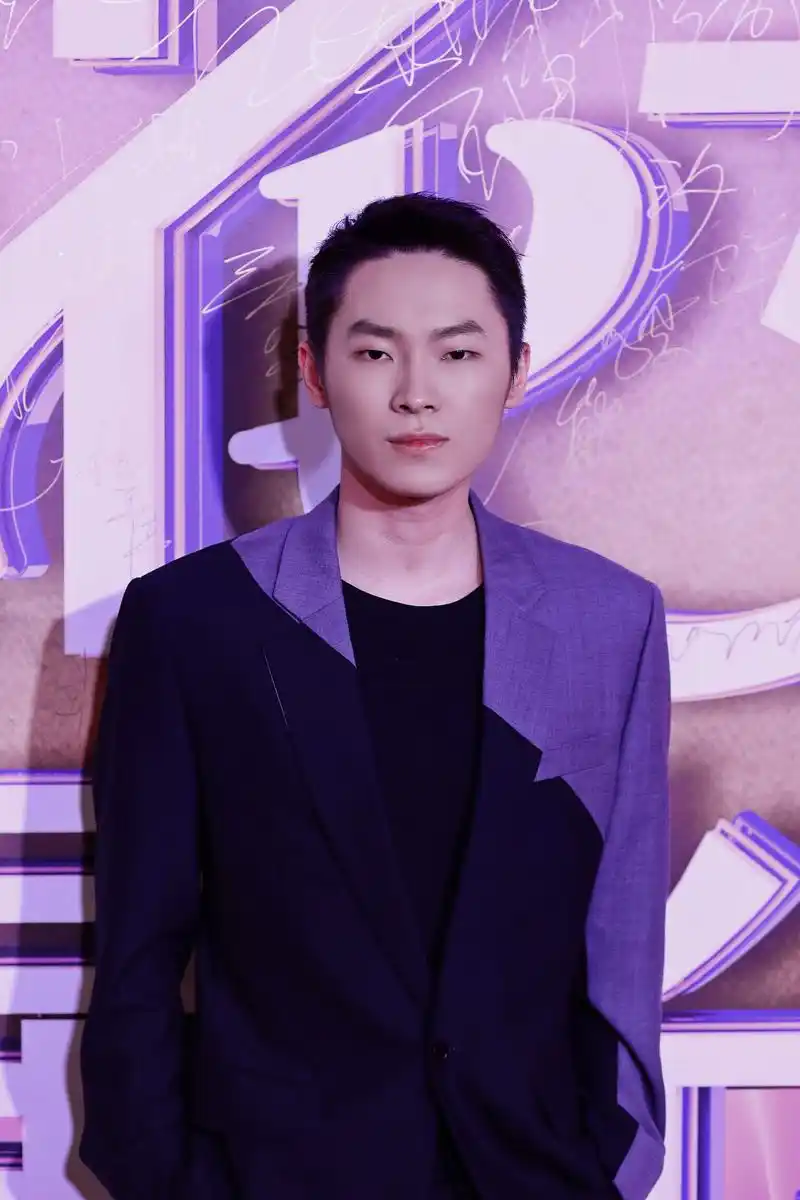 梁博-- 出席映客樱花女生星光夜 高清大图来啦,我们小爷嗷嗷帅