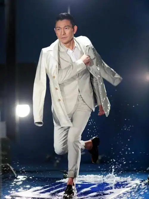 刘德华的"御用女舞伴",16岁至今只为他一人伴舞,无人请得动!