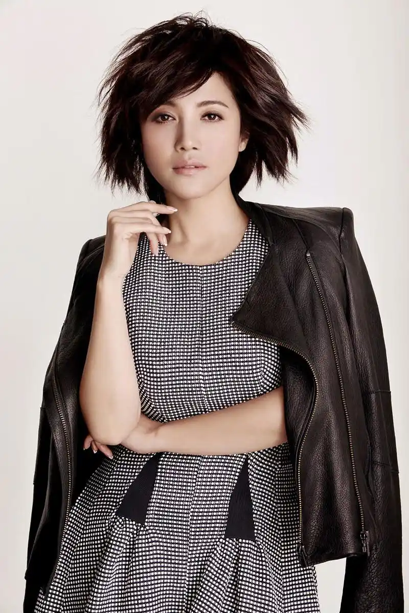 组图:颜丙燕时尚大片曝光 黑白礼服优雅迷人_大陆星闻_明星-超级明星