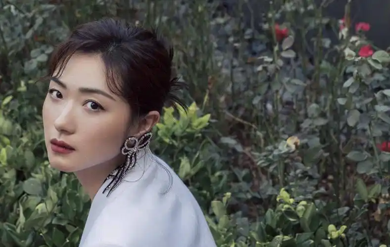 《乘风破浪的姐姐》首播,38岁的万茜,到底还有多少隐藏技能