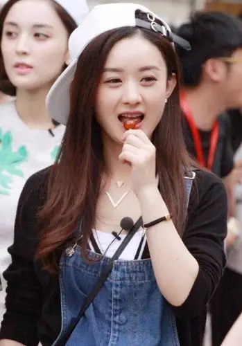 瑞明星|"葛优瘫"已out!感受一下赵丽颖的"碧瑶坐"吧