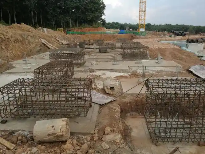 13#楼完成情况: 桩承台基础钢筋绑扎.