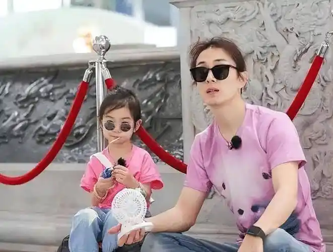 原创戚薇官宣二胎女强男弱跨国恋很幸福网友恭喜