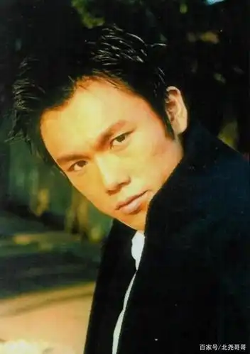 伊能静和秦昊年轻时旧照曝光,颜值差距太大,网友:是秦昊高攀了