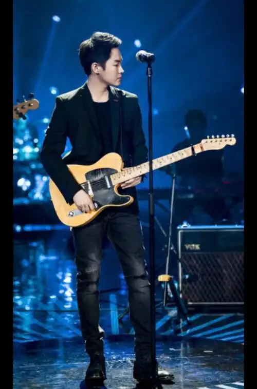 出现又离开–梁博