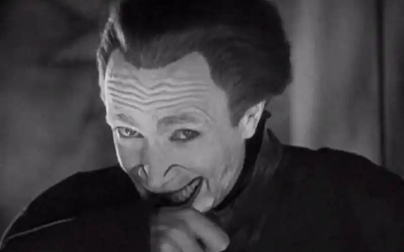 笑面人1928smileatributetoconradveidtinthemanwholaughs