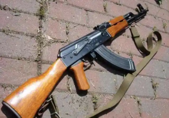 ak47突击步枪能击倒霸王龙吗?别被电影骗了,这里告诉你真相