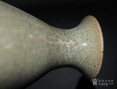 汝窑粉青土沁玉壶春