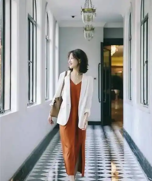 原创西装吊带2021年开春最in混搭优雅性感又不失端庄