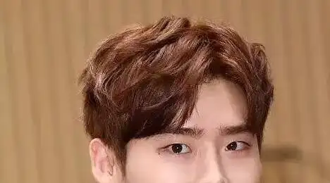 男士中分发型打理教学男生蓬松中分发型这样弄最好看