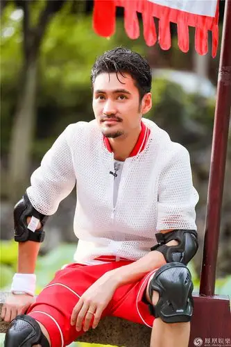 陈乔恩一秒变"黑帮老大" 袁弘成按摩小弟笑料百出