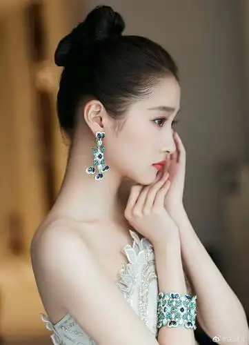 宏娱传媒 关晓彤 短期代言,pr,翻包拍摄报价