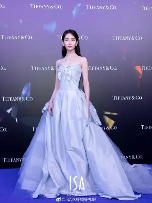 礼服:@isa衣纱婚纱礼服代理品牌#shernycouture#陈钰琪超话