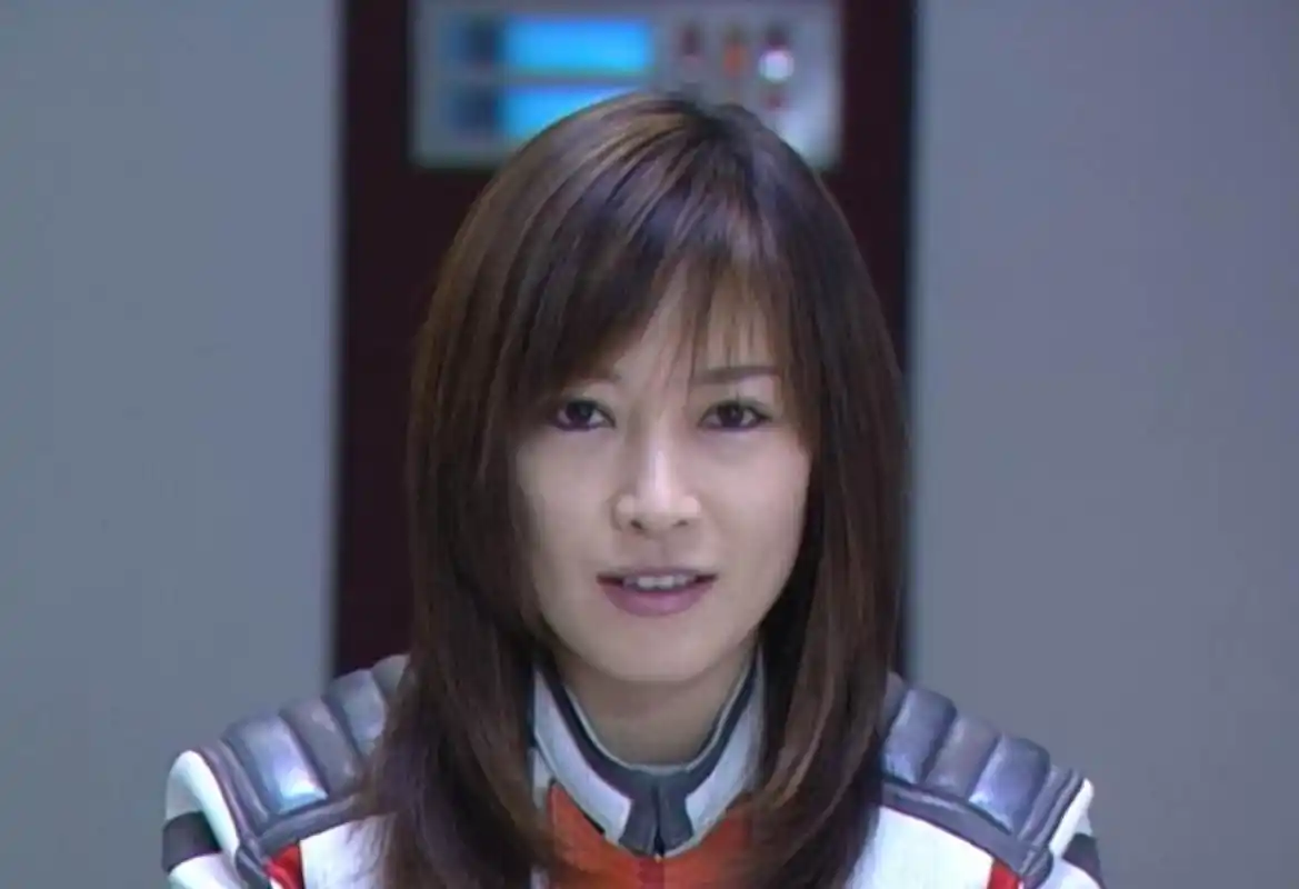 居间惠队长是谁演的?迪迦奥特曼的女朋友是谁?