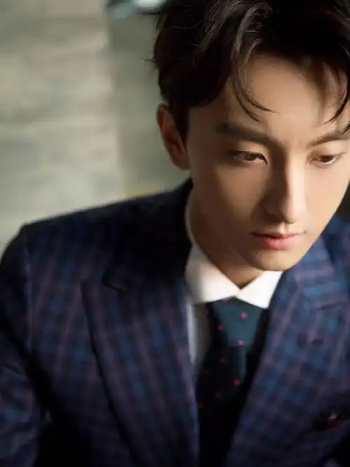 穿sonder的牛骏峰