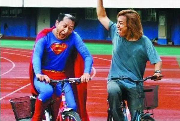 曾出演电影《疯狂的赛车》认识的饰演一个不法商人李法拉,虚假宣传