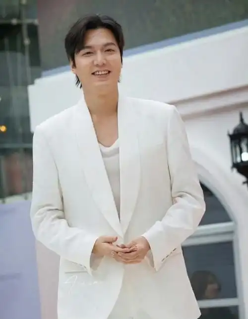 李敏镐肿了#这哥天天胖了瘦瘦了胖,我印象里全是他胖乎乎的样子