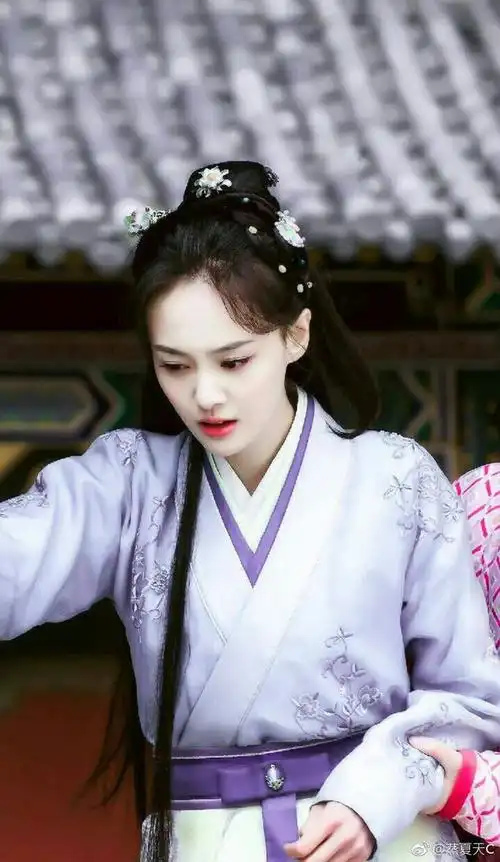 郑爽最美古装造型,可惜剧被压了很多年,没火起来!_网易订阅