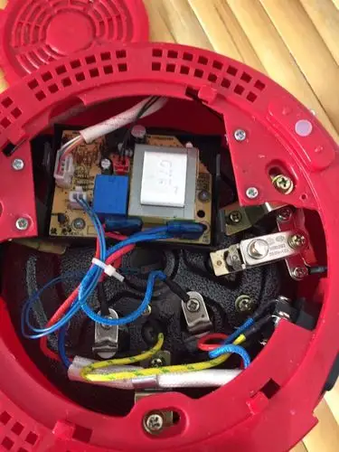 电压力锅显示e4,通电后滴滴的在想,请问是什么原因?