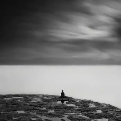 孤独男人意境背影伤感黑白图片分享!